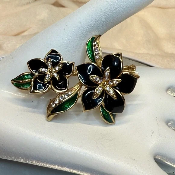 Vintage Rhinestone Enamel Floral Gold Tone Brooch Pin EUC - Picture 11 of 15